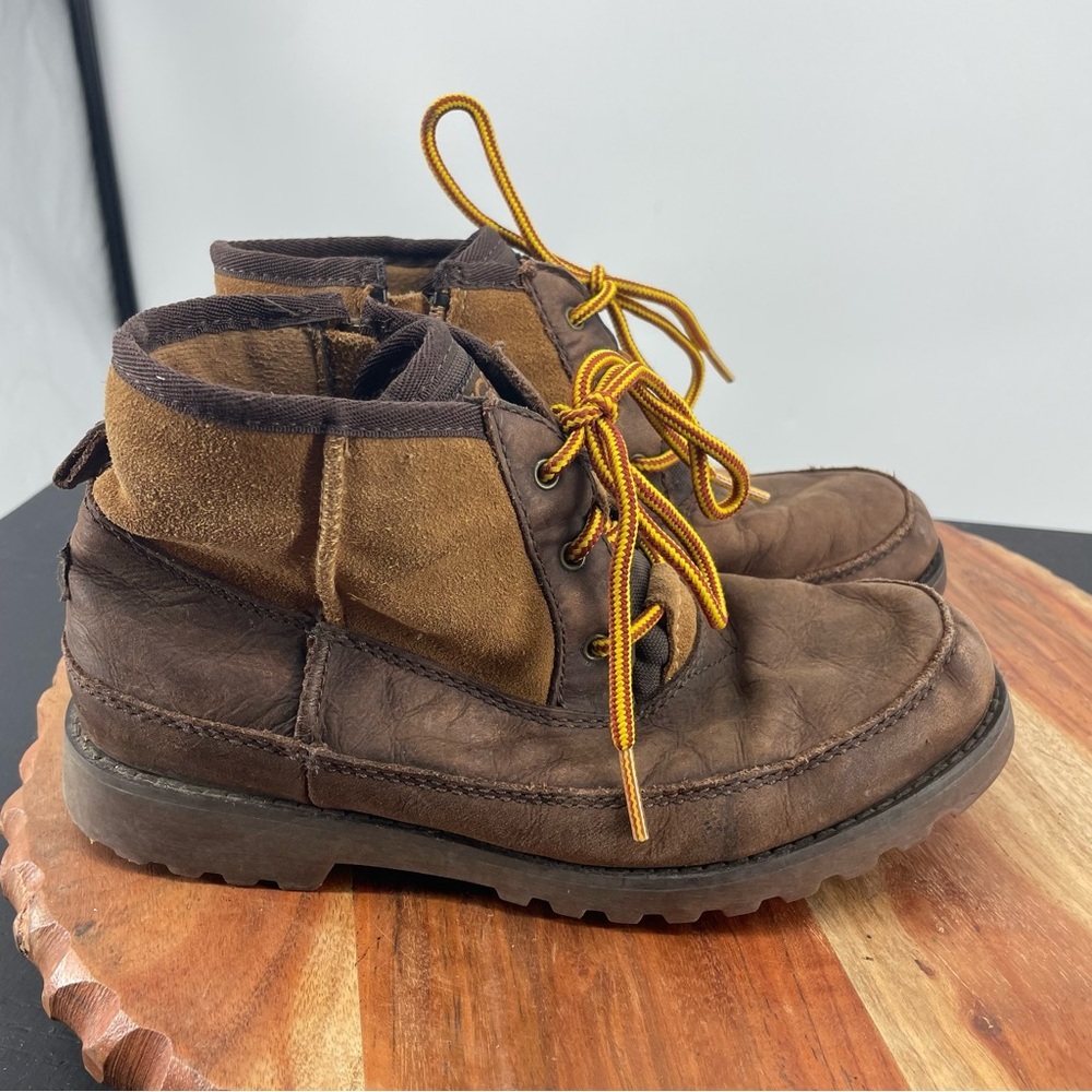UGG Bradley Leather Suede Zipper Ankle Boot little boy Sz 3